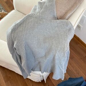 Gray light weight turtle neck